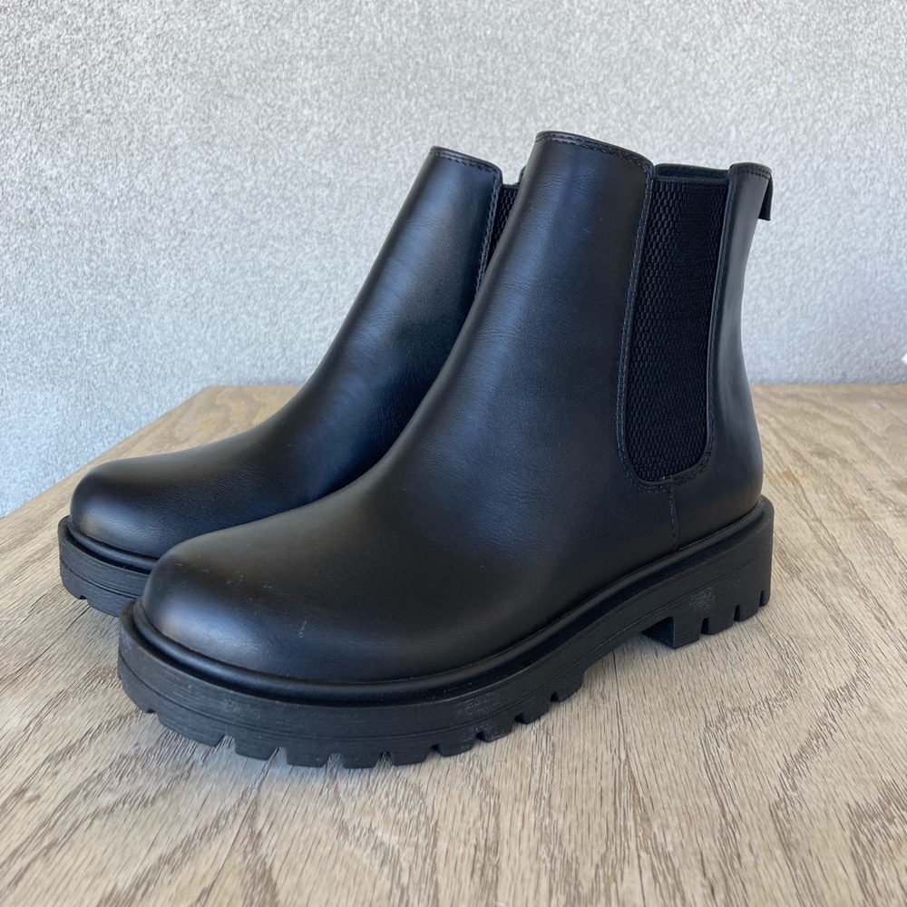 Black Chelsea Boot